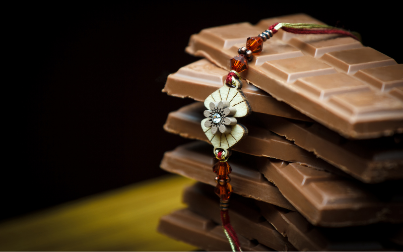 rakhi-with-chocolates